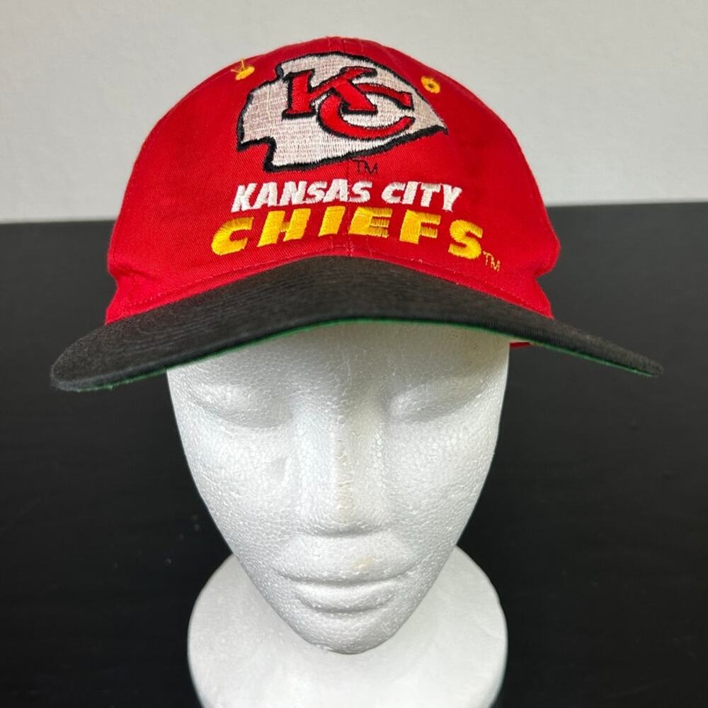Vtg red Snapback Hat- OSFM Classic Collection NFL- Kansas City Chiefs- some wear